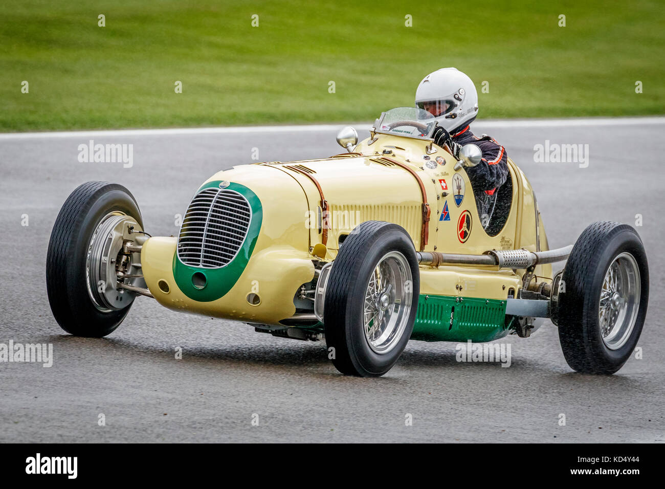 1938 Maserati 6 cm mit Fahrer Urs Muller während des Goodwood Trophy Rennens 2017 beim Goodwood Revival in Sussex, Großbritannien. Stockfoto