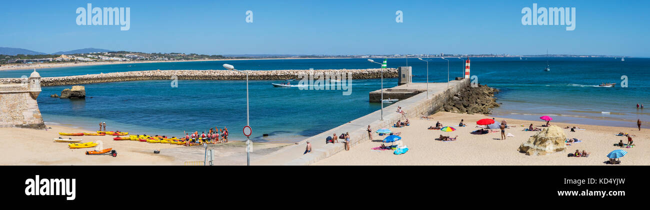 Ein Blick in die Sehenswürdigkeiten von Batata Strand, Forte da Ponta da Bandeira und der Marina de Lagos in der Algarve in Portugal. Stockfoto