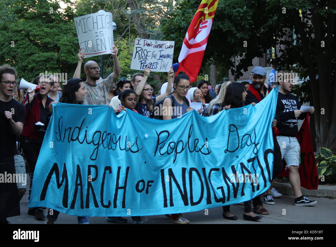 Ein Protest in der Innenstadt von Ann Arbor von Hass, gebürtige Amerikaner, und Columbus Day Stockfoto