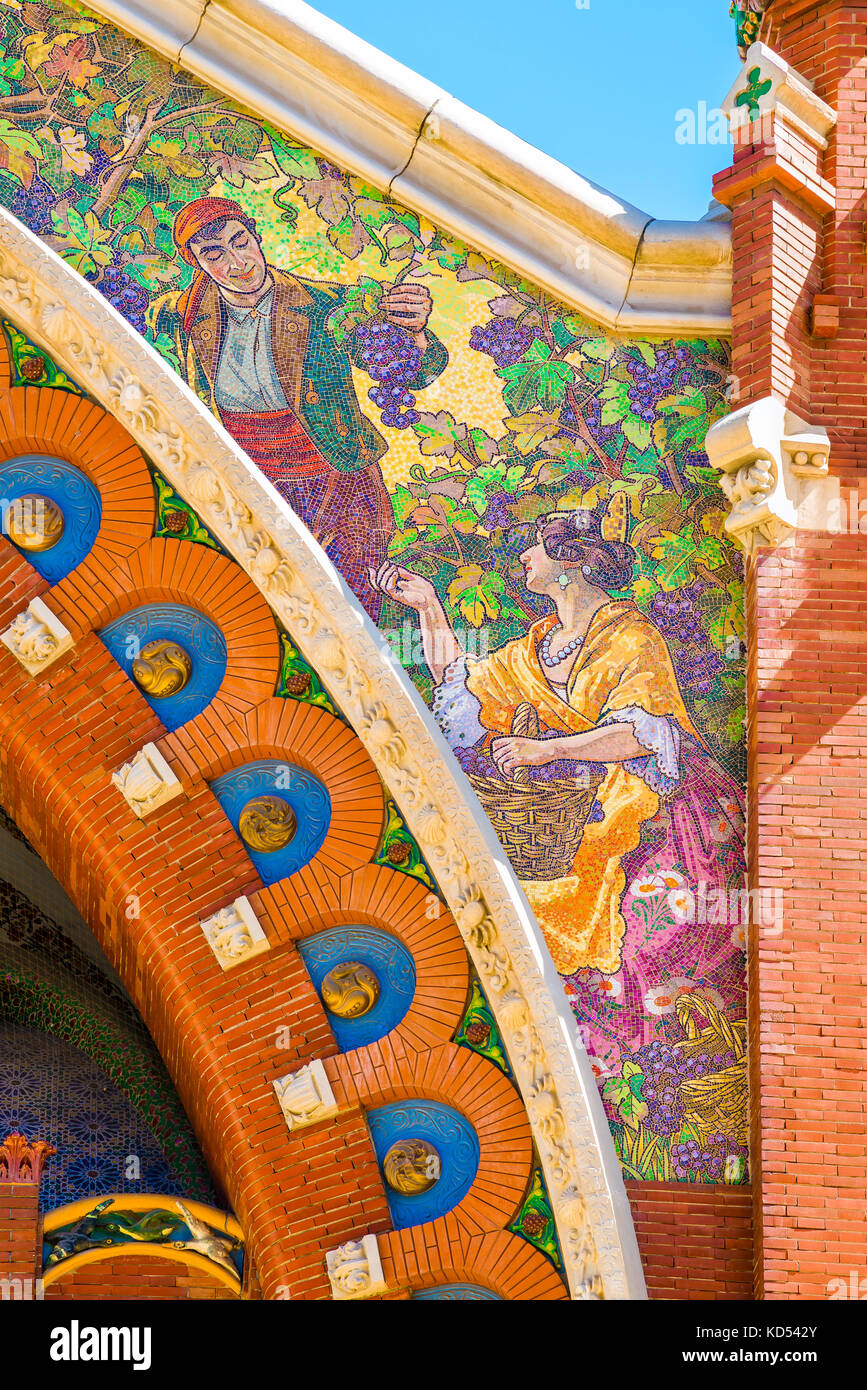 Valencia Markt Spanien, Detail der bunten Mosaik Fliese - Arbeit über dem Haupteingang des modernistischen Stil Mercado Doppelpunkt in Valencia, Spanien Stockfoto
