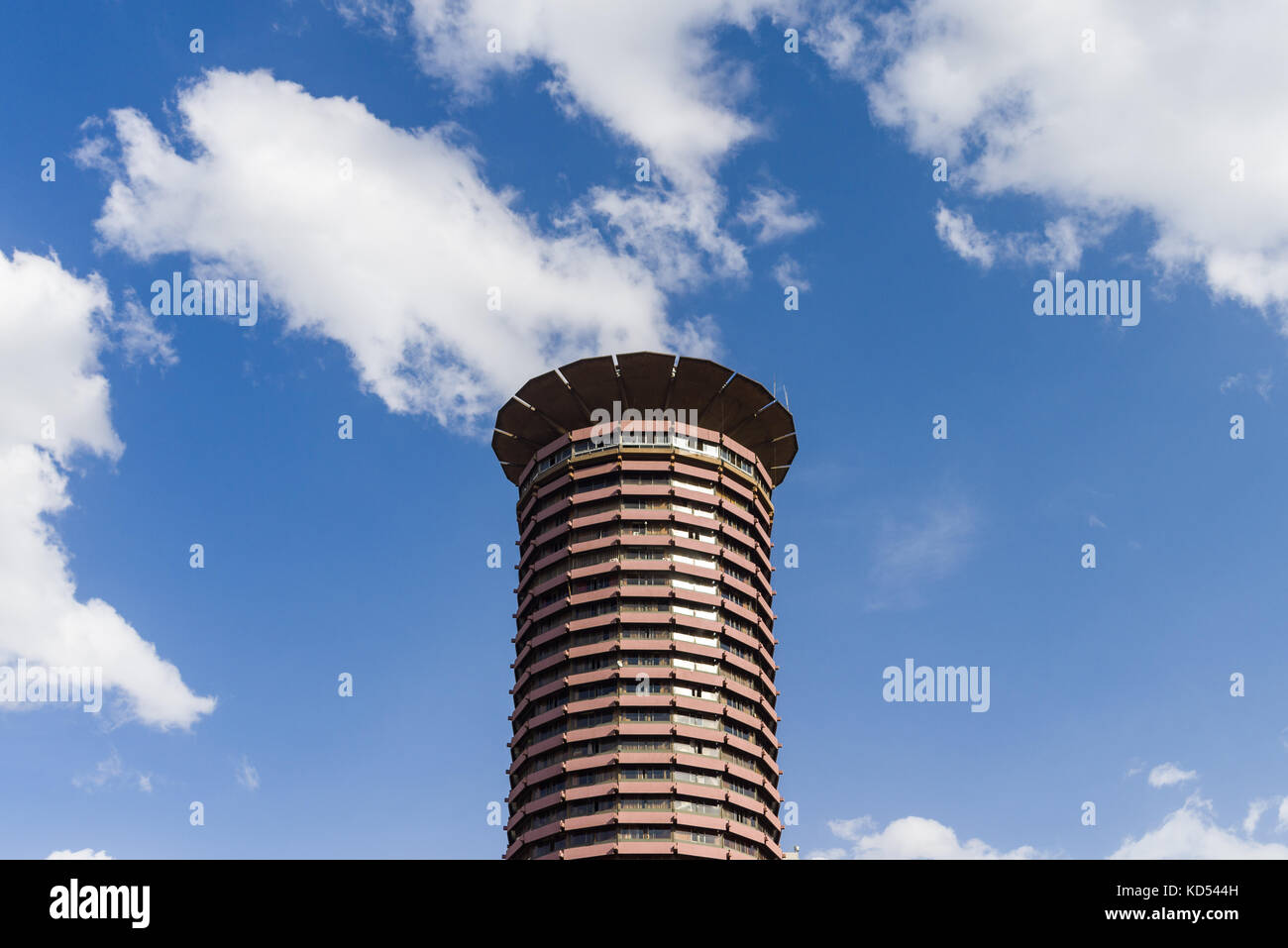 Kenyatta International Conference Center KICC Gebäude mit sonnigen Cloud Sky, Nairobi, Kenia gefüllt Stockfoto