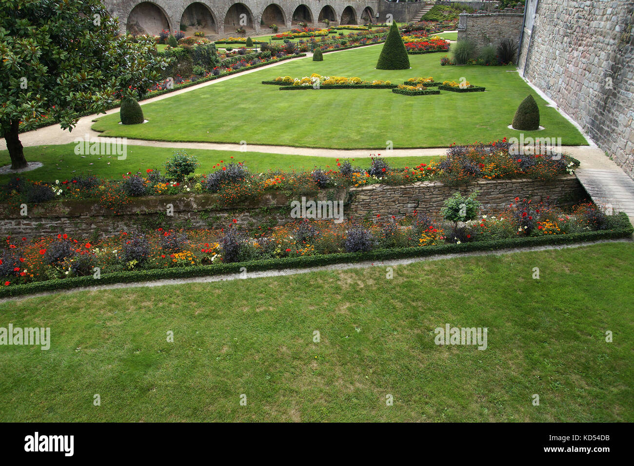 Blick auf den Garten von Vannes (Jardins Des Remparts) um die Bastion der Stadt. Stockfoto