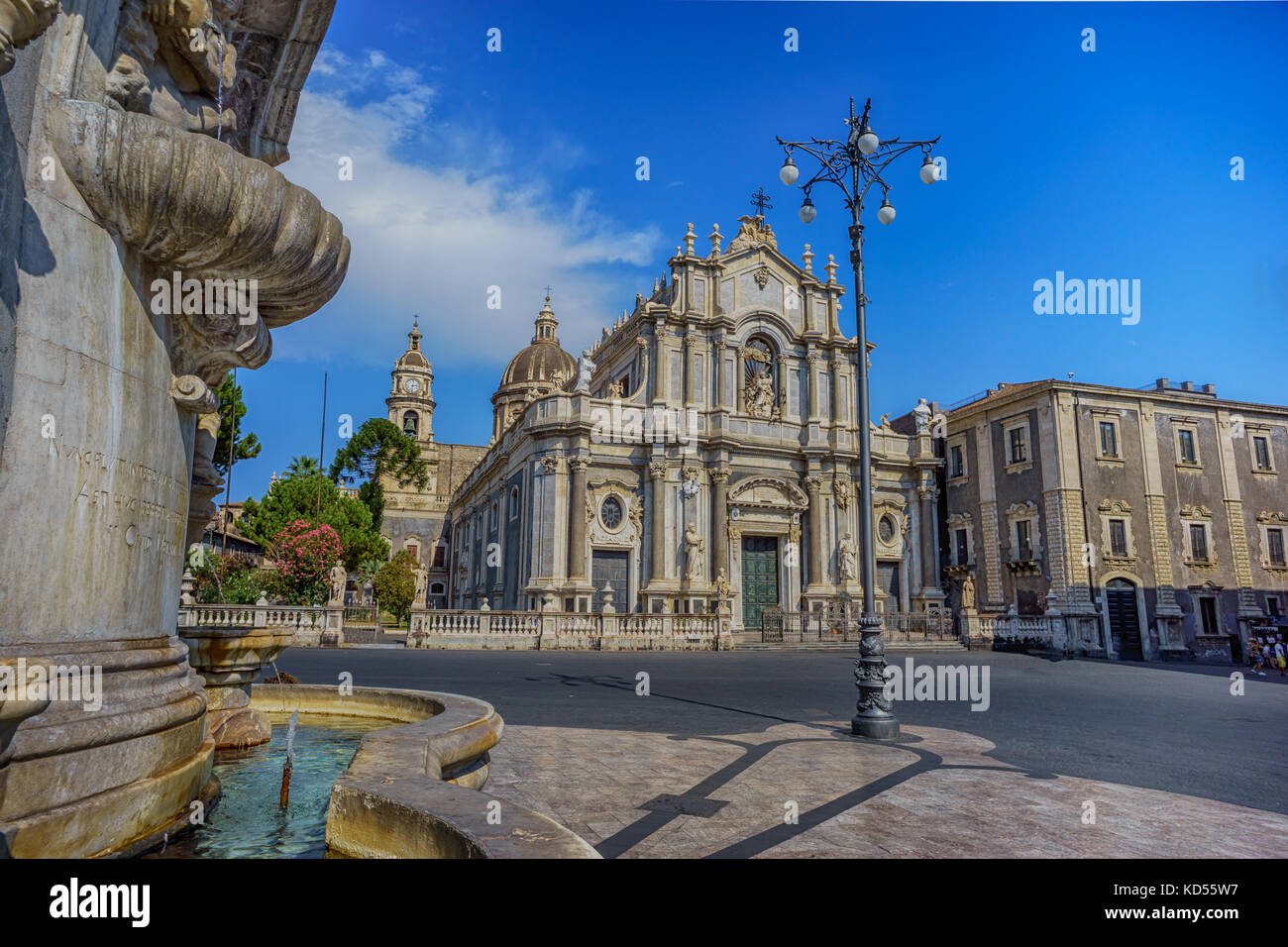 Die Piazza del Duomo in Catania mit dem Elefanten Statue und die Kathedrale Santa agatha von Catania in Sizilien, Italien Stockfoto
