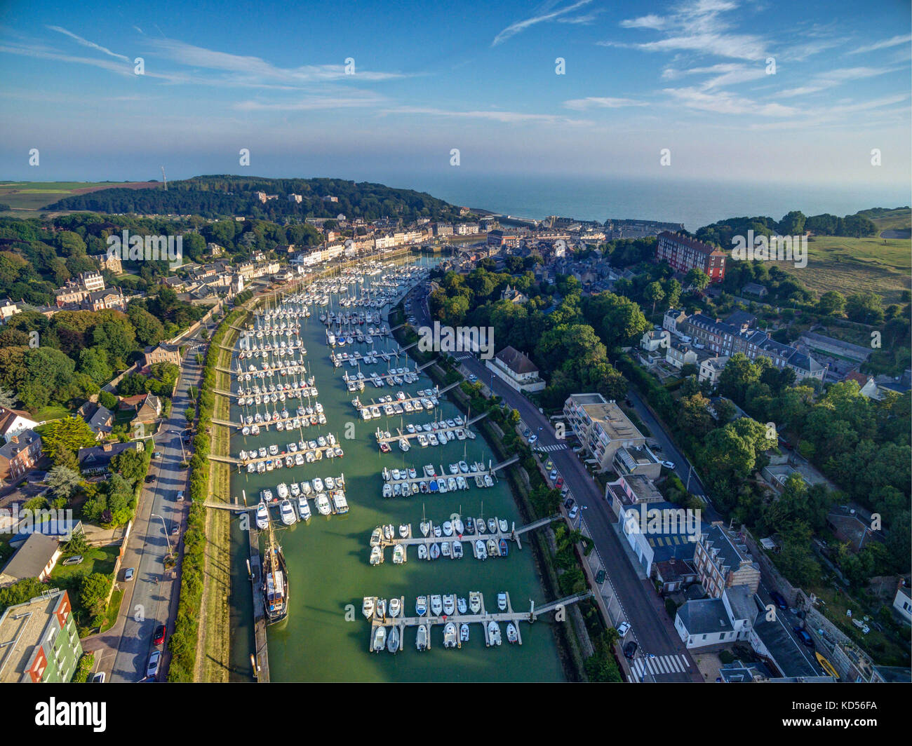 Saint-Valery-en-Caux (Normandie, Frankreich): Luftaufnahme der Marina, entlang der "Cote d'Albatre' Küste, im Pays de Caux', ein Bereich, in Stockfoto