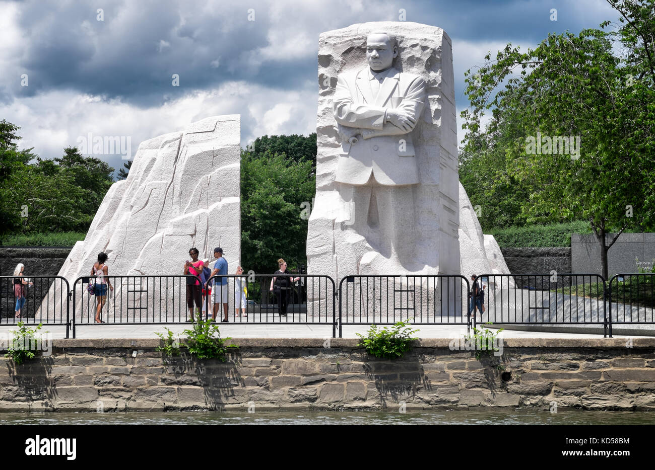 WASHINGTON DC - 28. Mai 2015: Martin Luther King Memorial an einem Sommertag mit Storm clouds Overhead. Von der Tidal Basin im West Potomac Park gesehen. Stockfoto