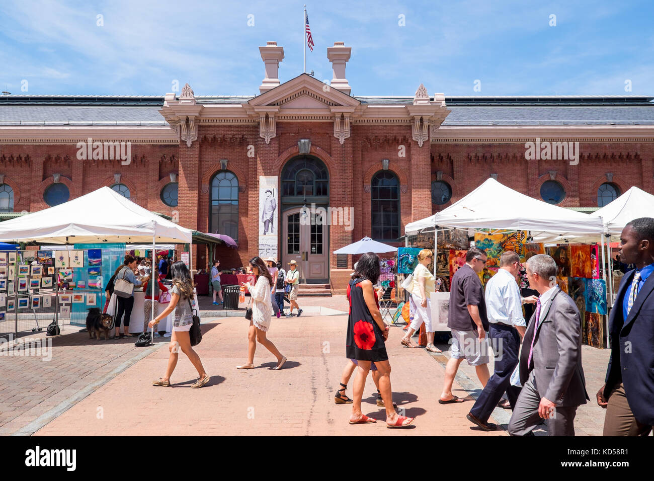 Washington DC - 24. Mai 2015: Die historischen östlichen Markt in der Capitol Hill Nachbarschaft, die erstmals in 1805 geöffnet. Ein Bauernmarkt und handwerkliche Stände ein Stockfoto