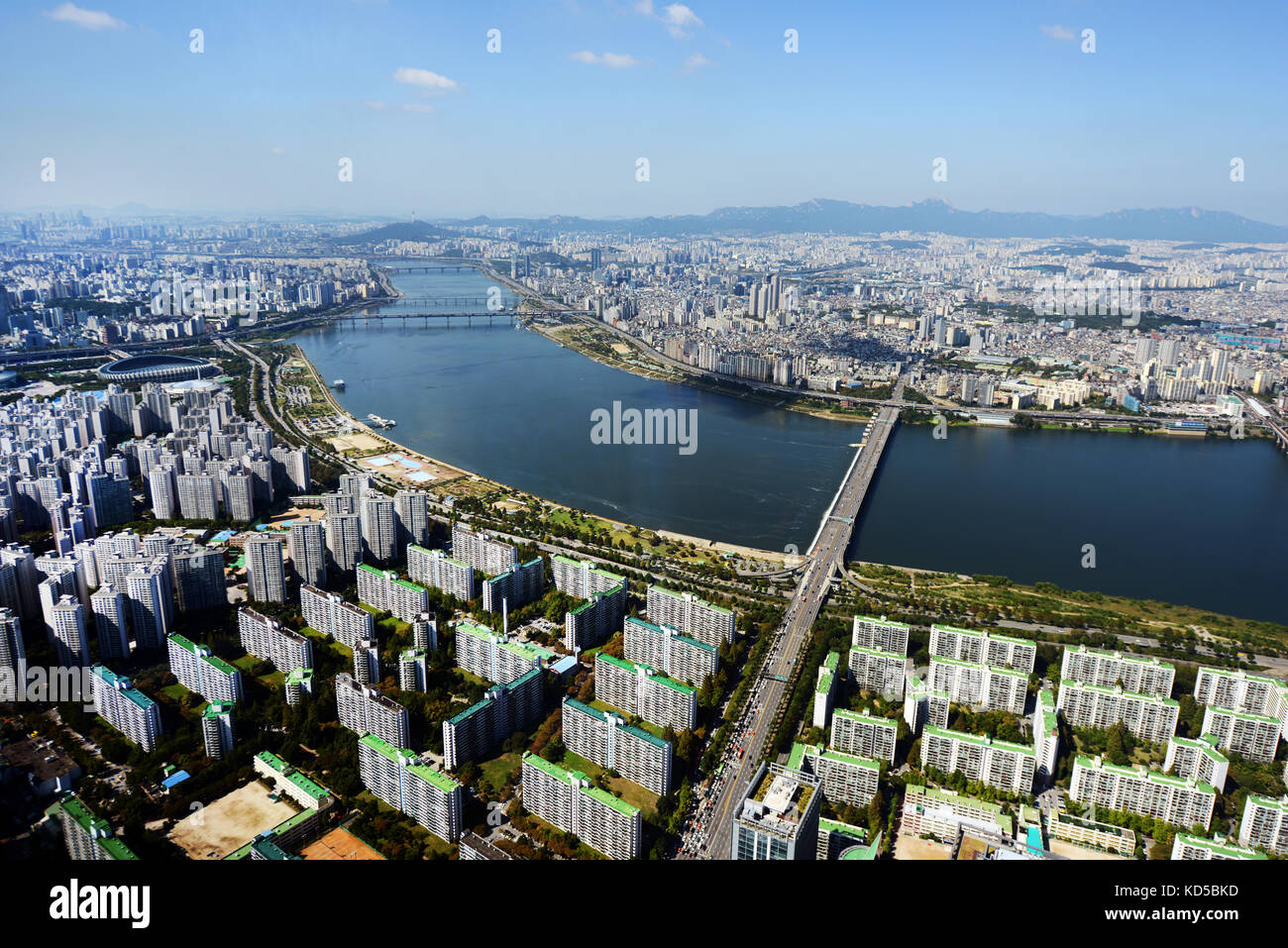 Blick auf Seoul Han Fluss und die Innenstadt. Stockfoto