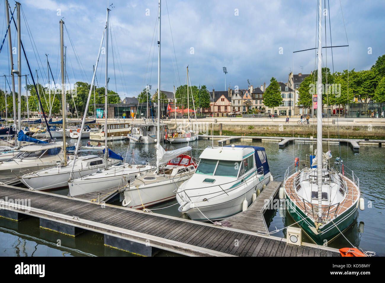 Frankreich, Bretagne, Morbihan, Vannes, Blick auf den Yachthafen von Port Vannes durch die Mündung des La Marle Fluss gebildet Stockfoto