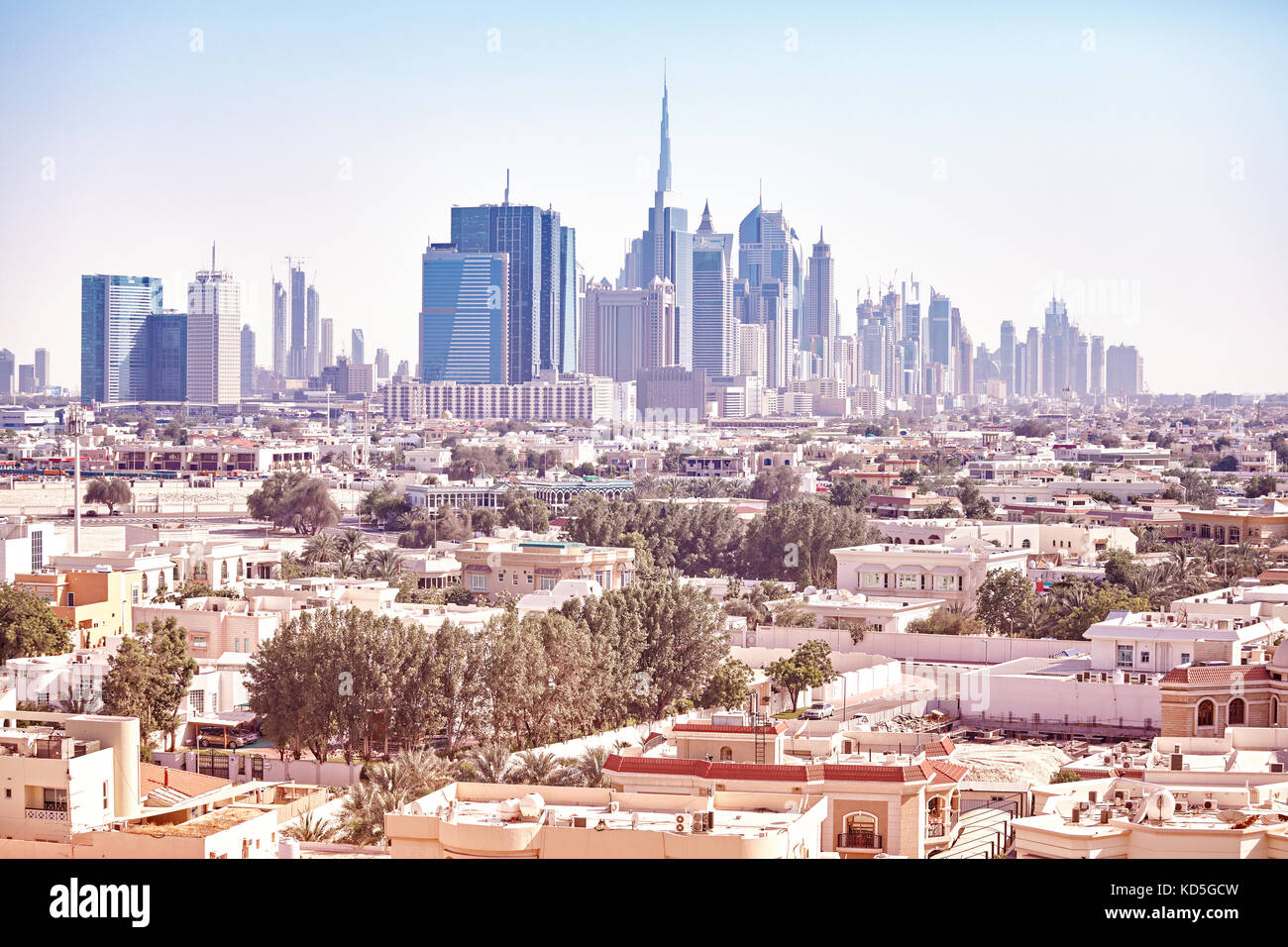Farbe getonte Bild der Skyline von Dubai, Vereinigte Arabische Emirate. Stockfoto