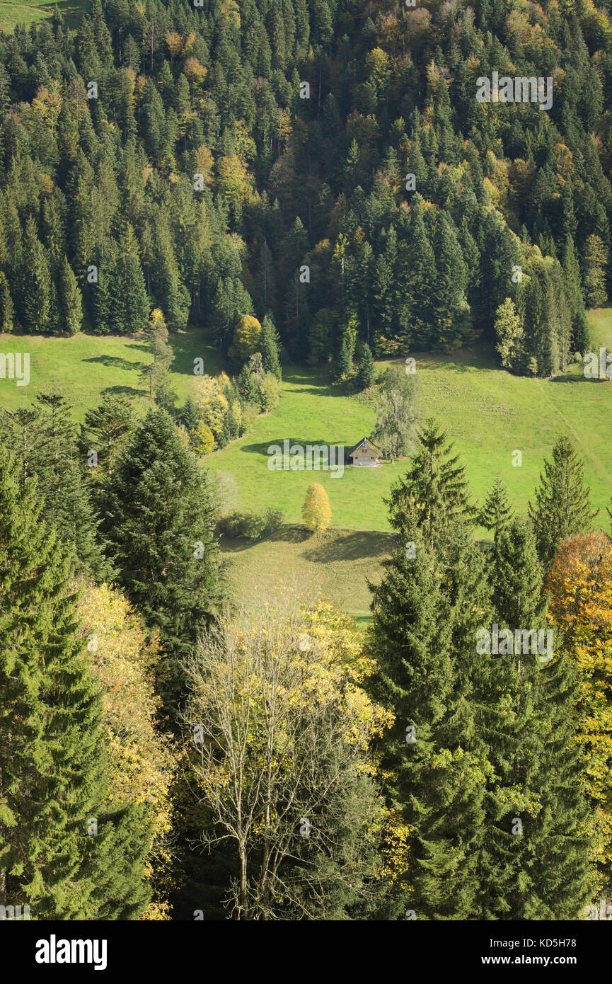 Traditionelles Haus im Emmental, Schweiz im Herbst Stockfoto