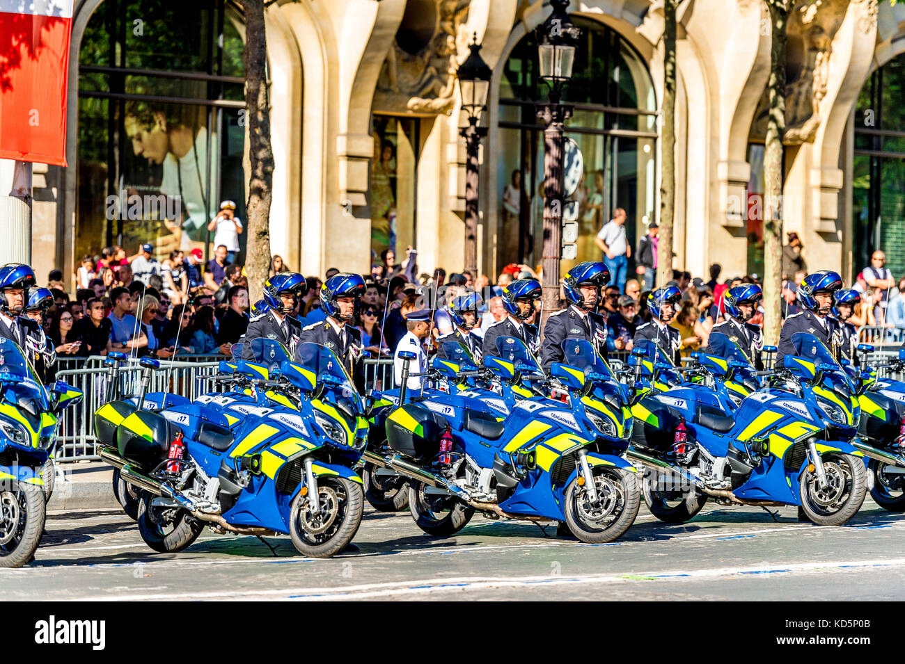 Paris Polizei auf Motorrädern auf der Parade zum Bastille-Tag in Paris, Frankreich Stockfoto