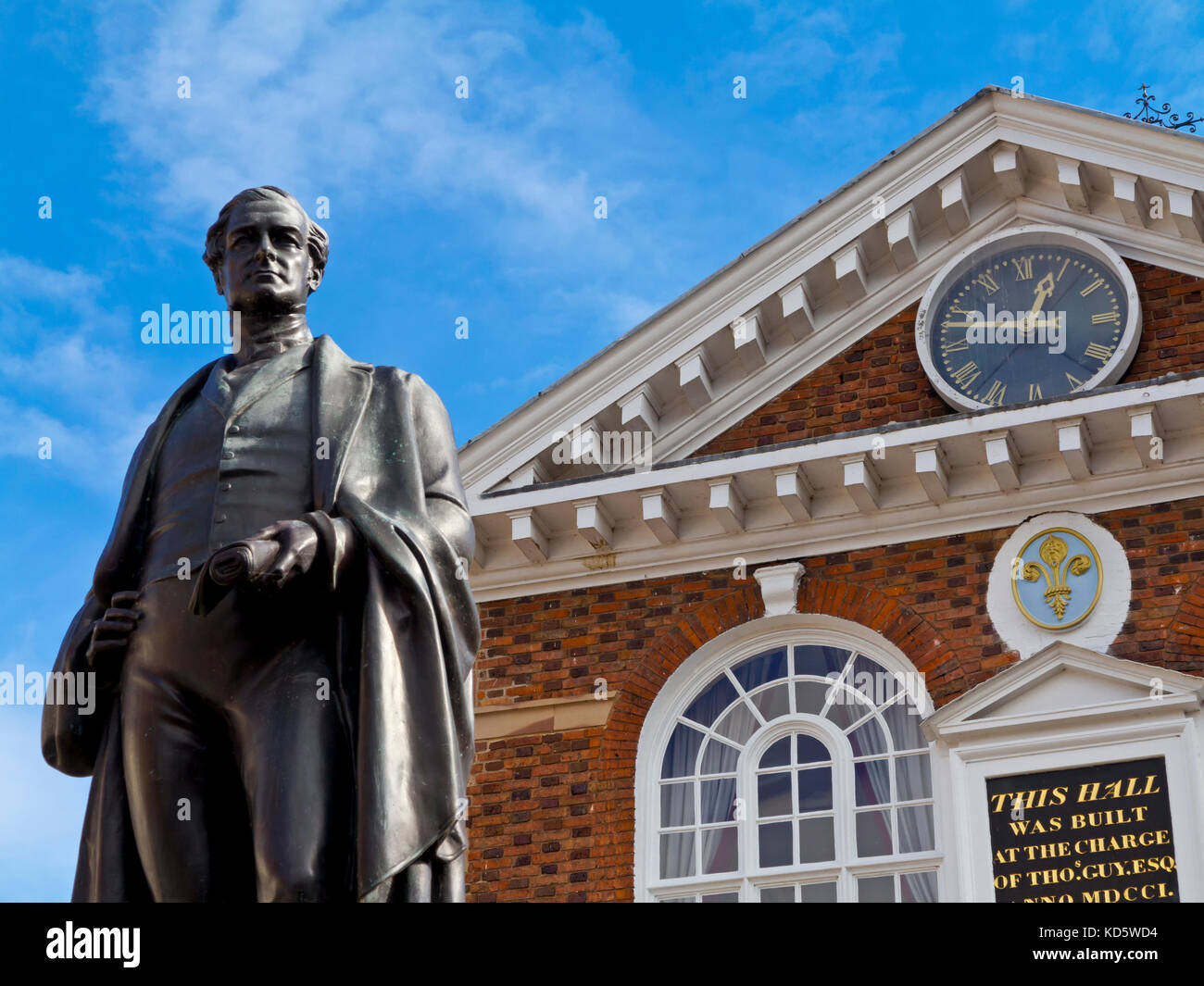 Statue des viktorianischen Premierminister Sir Robert Peel MP vor Rathaus Tamworth Staffordshire England Großbritannien Stockfoto