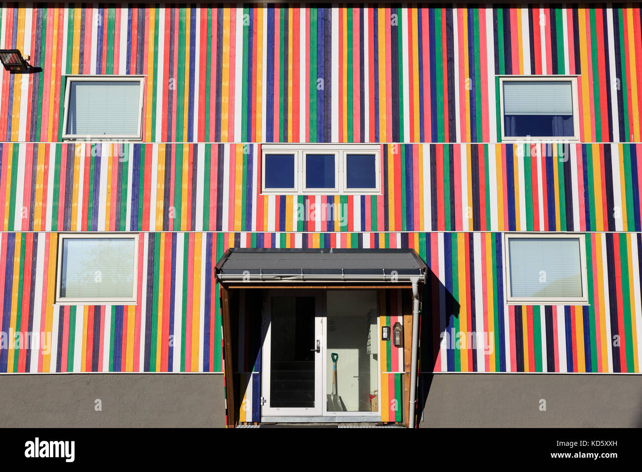 Herbst, 2017, Tromso Zentrum farbigen Streifen Wohnungen, Norwegen, Europa Stockfoto