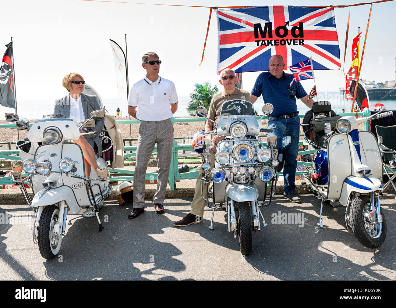 Mods und ihren Rollern an der Brighton Mod Rally August Bank Holiday Stockfoto