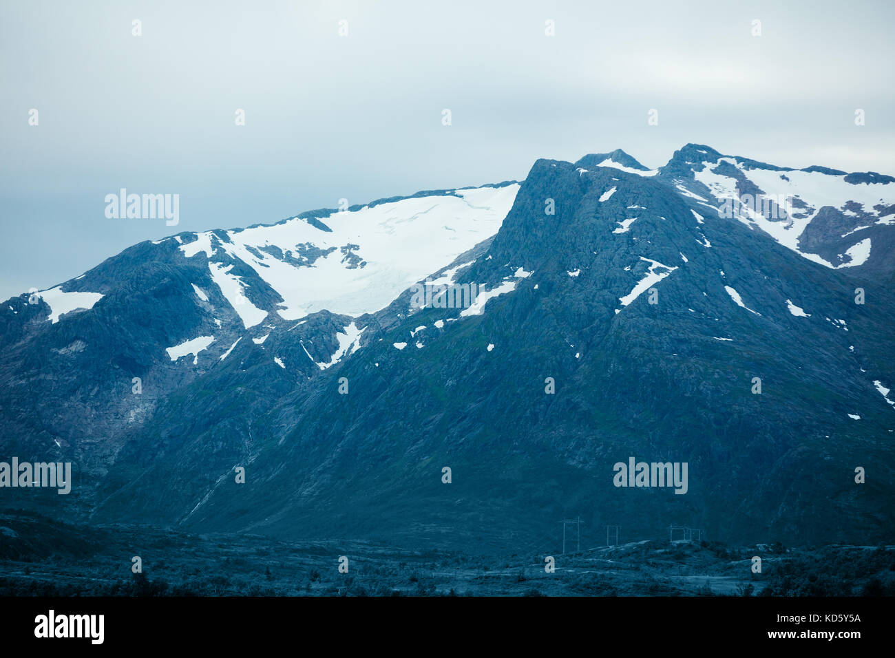 Gipfeln der Berge mit Gletschern. der schönen Natur von Norwegen Stockfoto