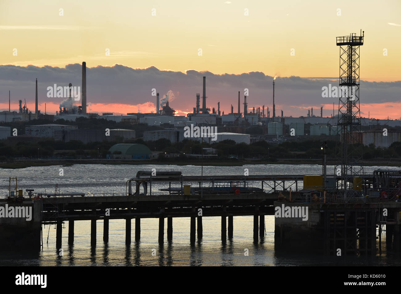 Das Öl Verarbeitung Petrochemie Raffinerie in Fawley in der Nähe von Southampton, Hampshire, England. Stockfoto