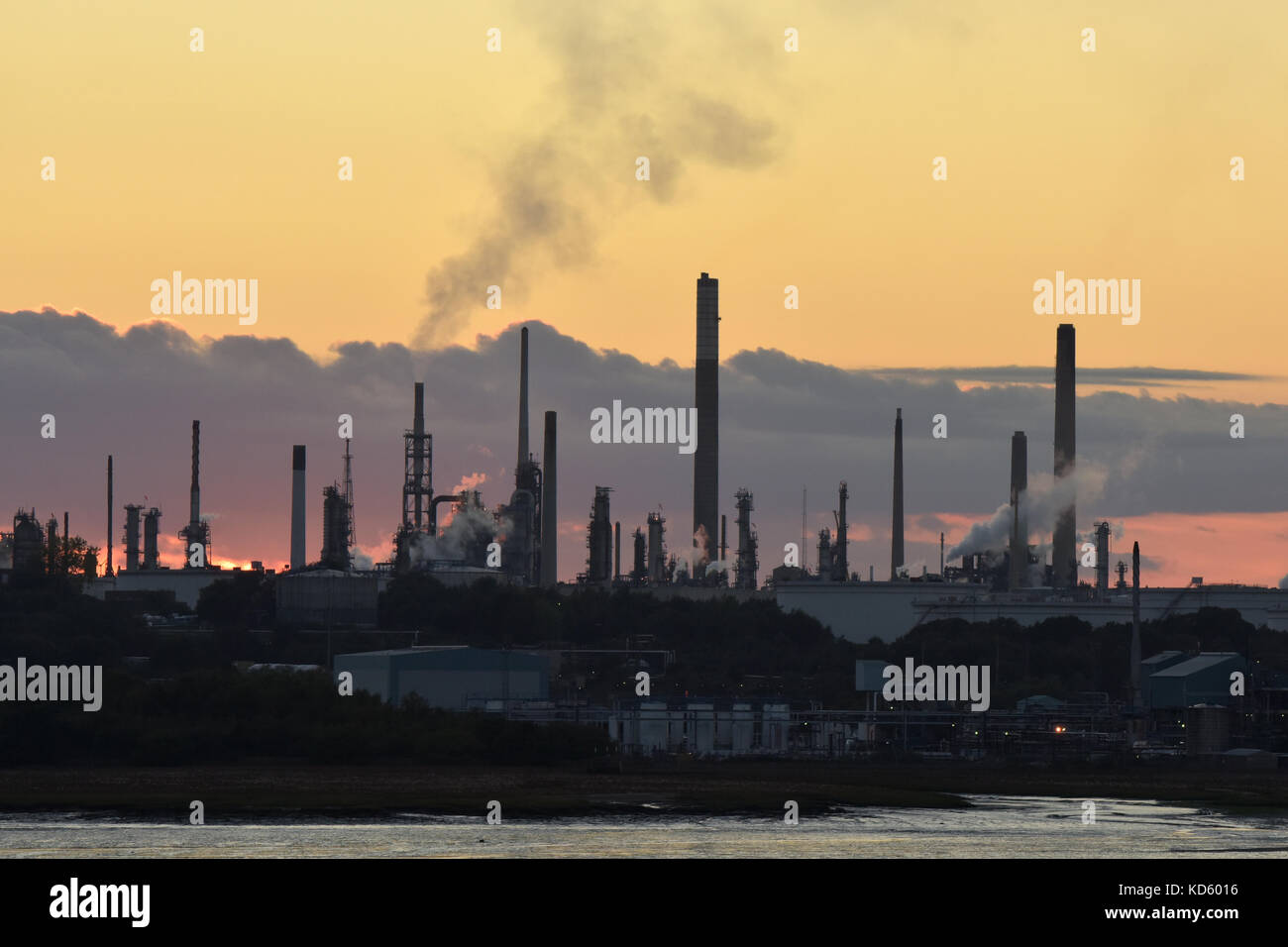Das Öl Verarbeitung Petrochemie Raffinerie in Fawley in der Nähe von Southampton, Hampshire, England. Stockfoto