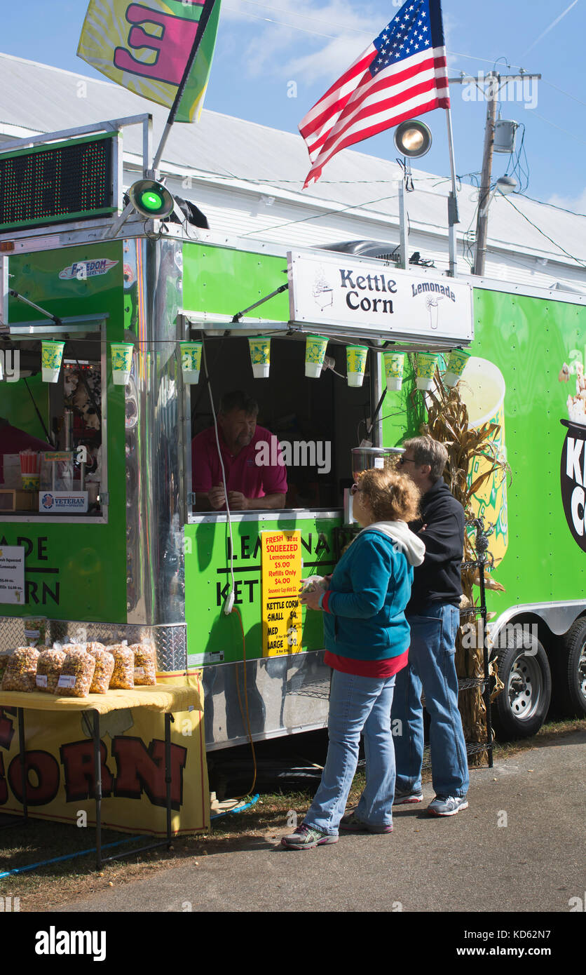 Am Food Court auf der Fryeburg Fair, Fryeburg, Maine, USA Stockfoto