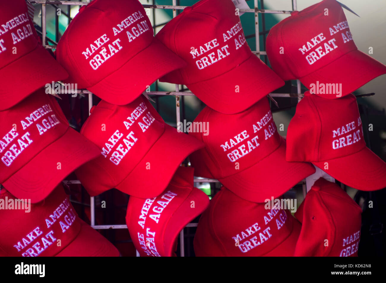 Machen Amerika groß wieder Hüte auf Display und zum Verkauf an der Fryeburg Messe, Fryeburg, Maine, USA Stockfoto