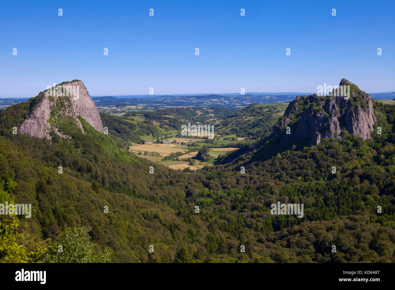 Zentralmassiv Berge: les Roches Tuiliere et Sanadoire im fontsalade Tal. Landschaft. (Nicht für Postkarte Produktion zur Verfügung). Stockfoto