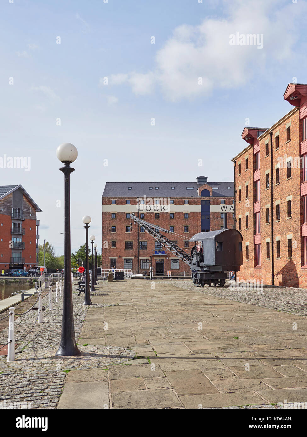 Die Stadt von Gloucester und gloucester Docks und Lagerhallen mit einer Dampf Kran Stockfoto