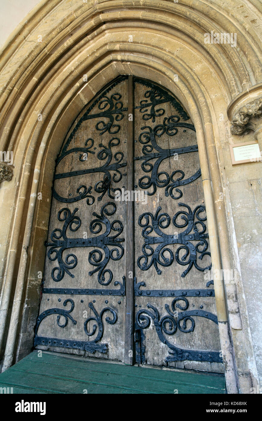 Aufwändige Scharniere an eine mittelalterliche Tür, der St. Maria Kirche, uffington, Oxfordshire. Stockfoto