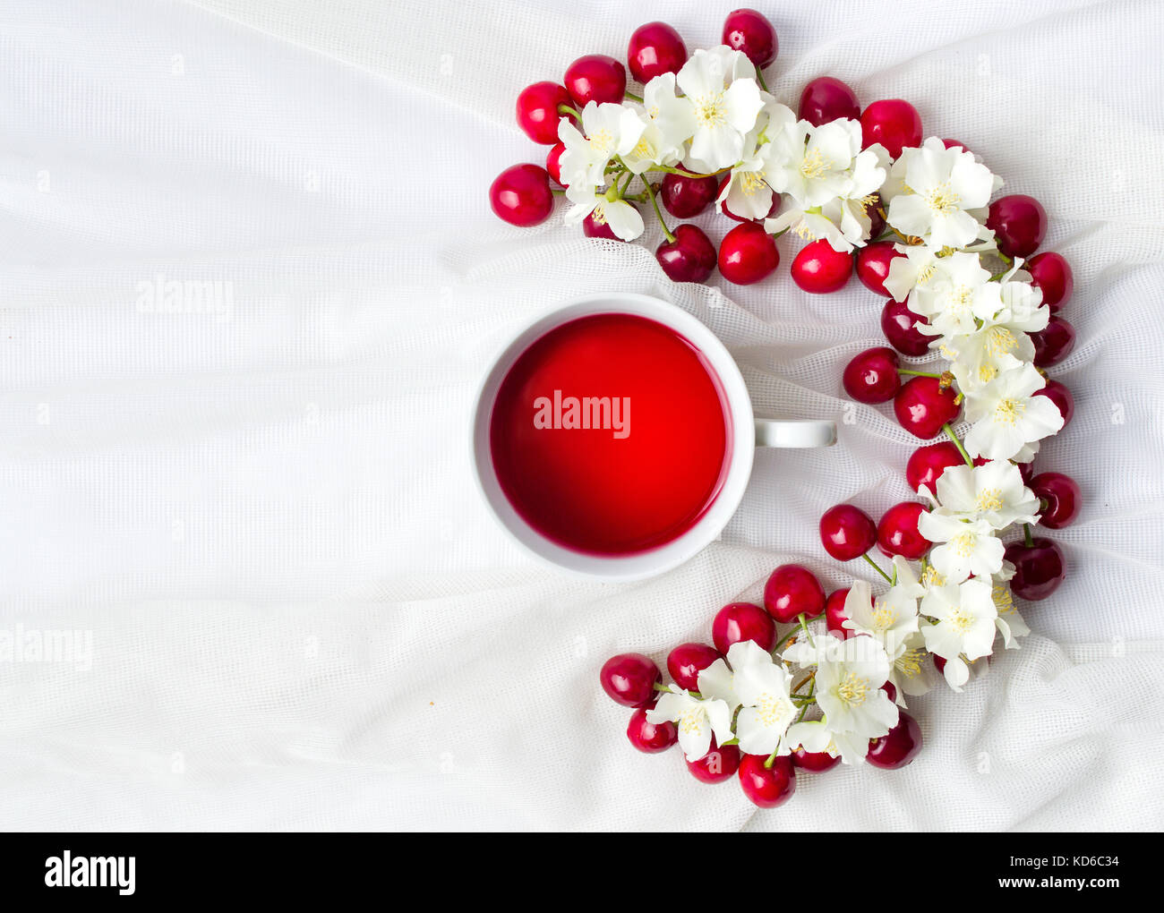 Kirsche Tee und Obst flatlay Draufsicht Stockfoto