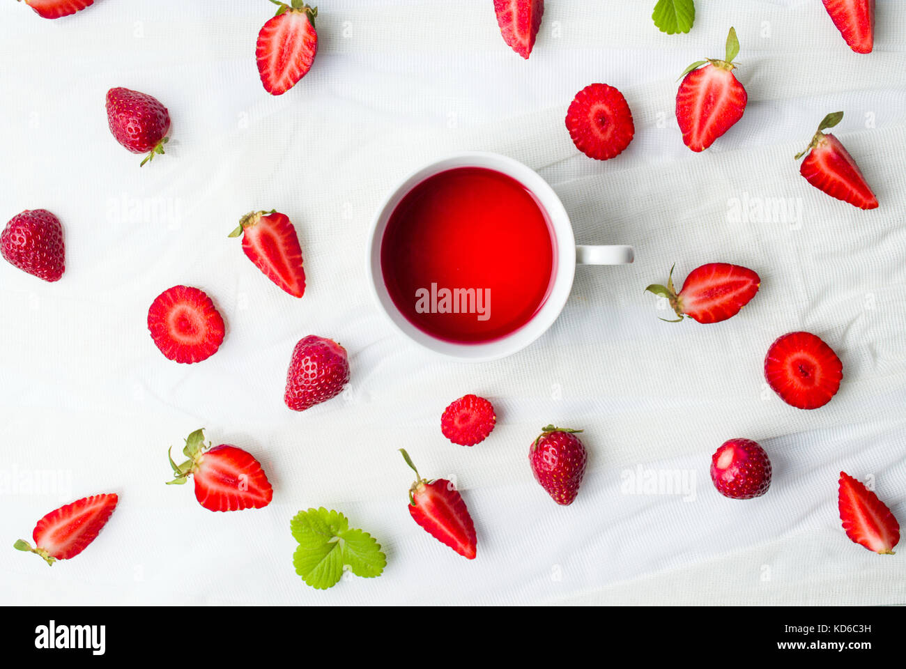 Erdbeere Tee und Obst flatlay Draufsicht Stockfoto