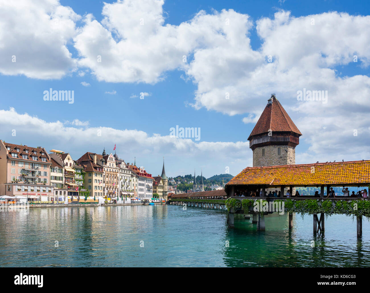 Blick auf die Kapellbrücke und Reuss vom Rathaussteg, Luzern (Luzern), Vierwaldstättersee, Schweiz Stockfoto