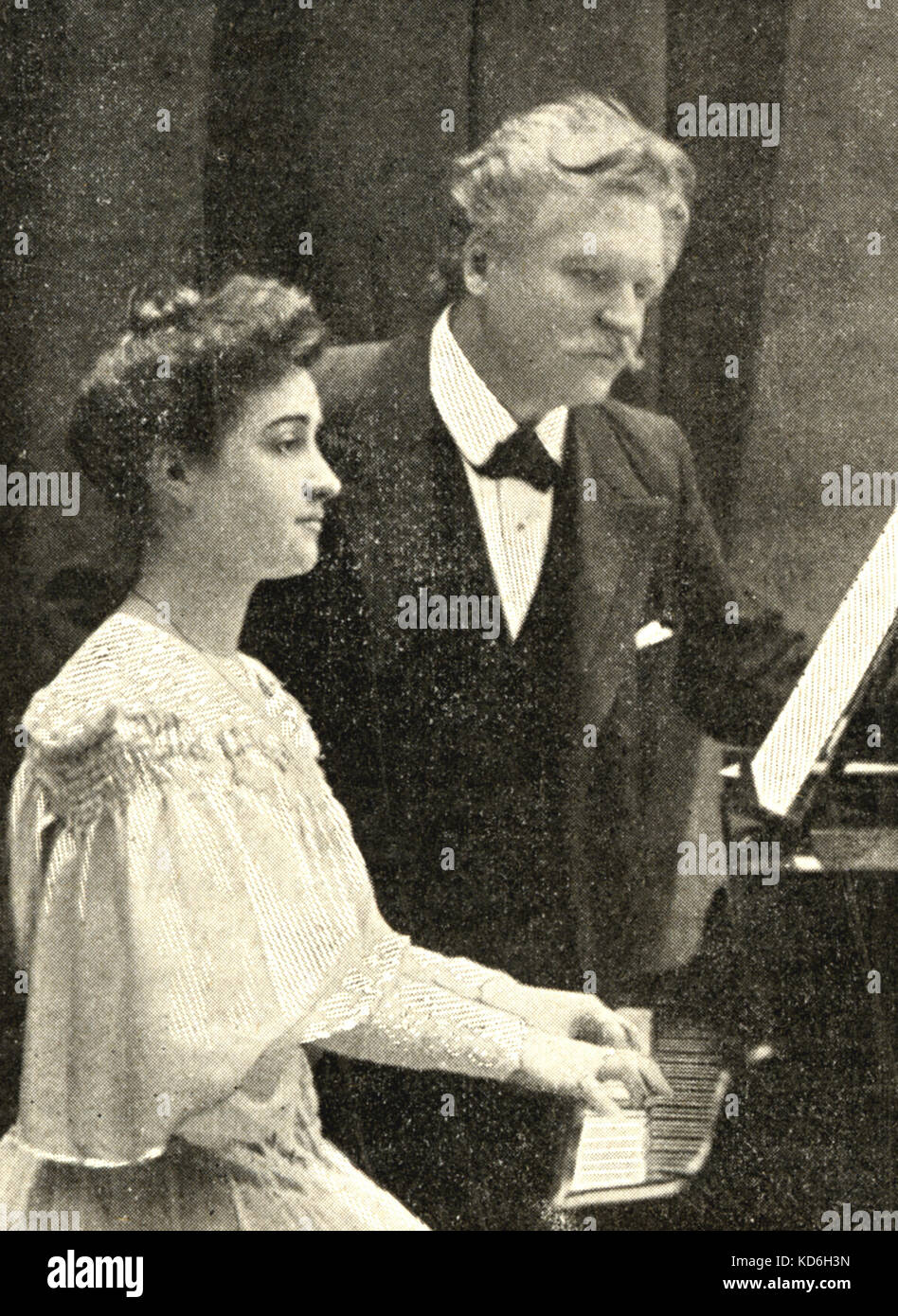 Jane Bathori am Klavier mit Emile Engel c 1904. Sang 1 Pers mit Liedern von Ravel, Debussy, Satie, Milhaud. Französische Mezzosopranistin 1877-1970 Stockfoto