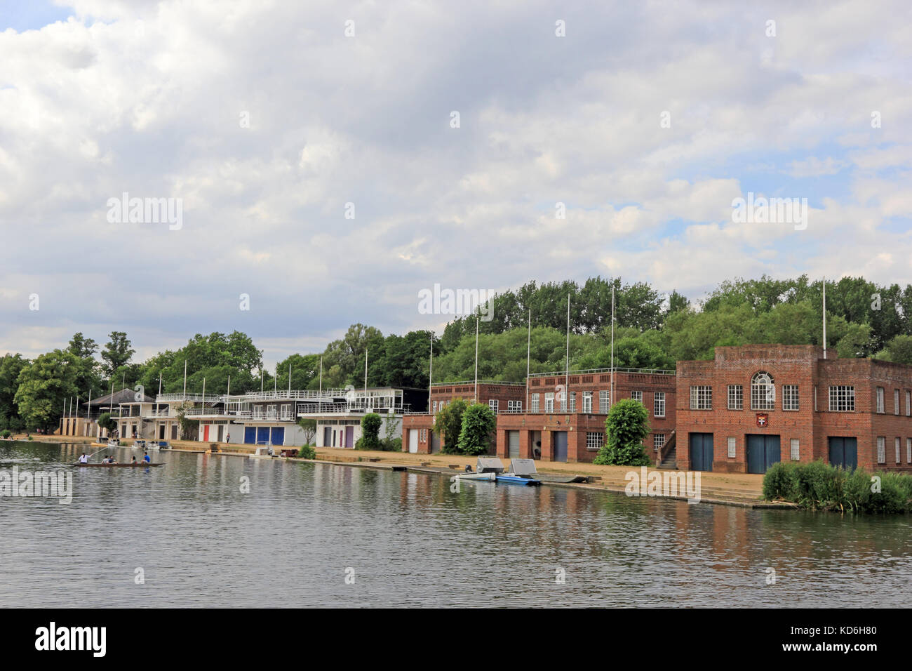 Hochschule Bootshäusern auf der Themse, Oxford, Großbritannien Stockfoto Hochschule Bootshäusern auf der Themse, Oxford, Großbritannien Stockfoto