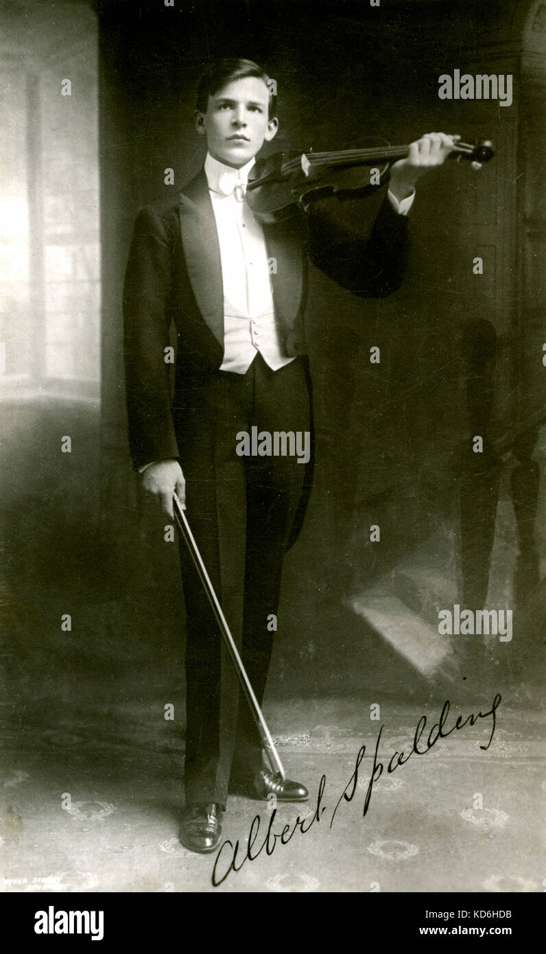 Albert Spalding, posiert in Konzert - Kleid mit Geige und Bogen, als junger Mann. Unterzeichnet Foto. Amerikanischer Violinist und Komponist, 1888-1953. Stockfoto