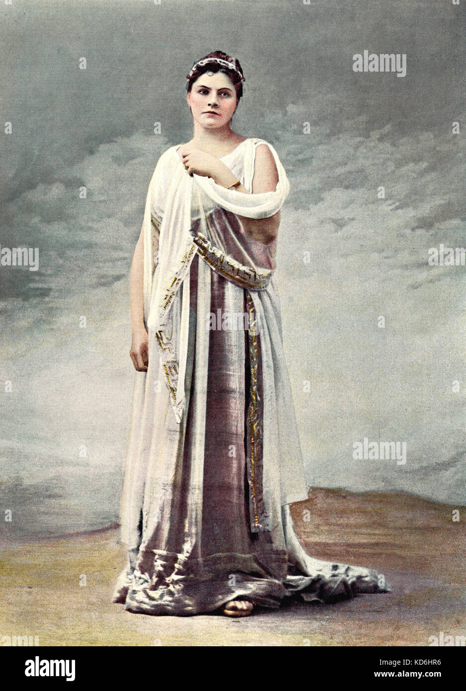 Christoph Willibald Glucks "Iphigénie en Tauride" / Iphigenie auf Tauris mit Rose Caron (Französisch Sopran, 1857-1930) als Iphigénie, in die Produktion bei den Cercle de l'Union Artistique, Paris. (Premiere 1779, Paris Opéra) Text von Guillard, nach Euripides' Drama. Gluck: Bohemian-German Komponist, 1714-1787. Foto Boyer. Le Théâtre, Mai 1898. Stockfoto