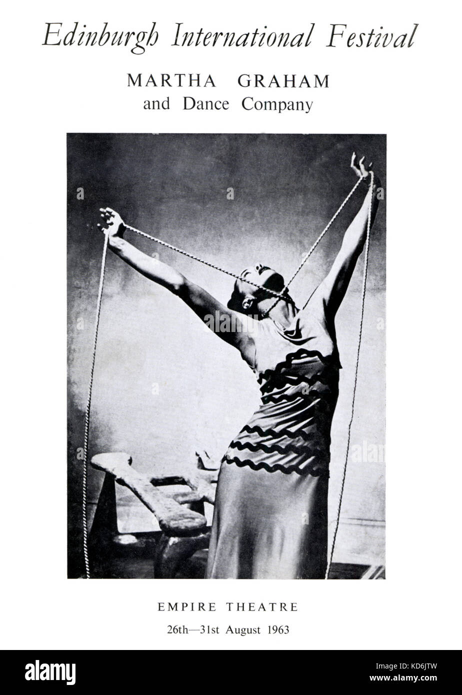 Martha Graham auf der Abdeckung des Programms für eine Reihe von Konzerten im Empire Theatre, Edinburgh, mit Martha Graham Dance Orchestra. Edinburgh International Festival, August 1963. Von Robert Irving durchgeführt. Musik von Komponisten wie Dello Joio, Starer, Seter, Surinach, El-Dabh… amerikanischer Tänzer, Choreograph, Lehrer und Direktor des Unternehmens, 1894-1991. Stockfoto