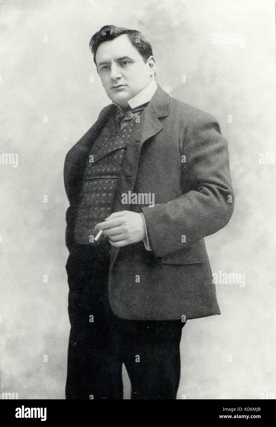 Giraldoni, Eugenio Portrait von ihm Rauchen C. 1900. Französische Bariton 1871 - 1924. Kontrast mit Anti-raucher-Kampagne des späten 20. Jahrhunderts. Stockfoto