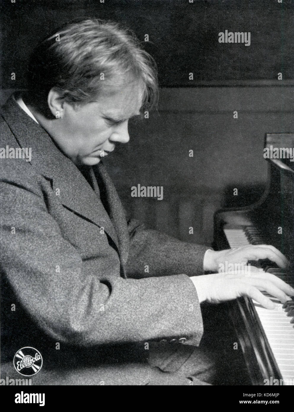 Edwin Fischer Klavier spielen. Schweizer Pianist und Dirigent 6 Oktober 1886 - 24. Januar 1960. Electrola-Musikplatten Stockfoto