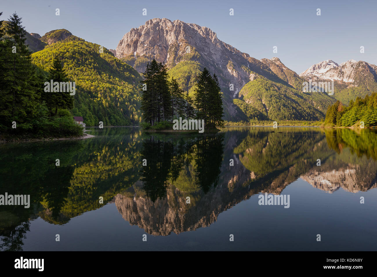 Lago del Predil am Morgen Stockfoto