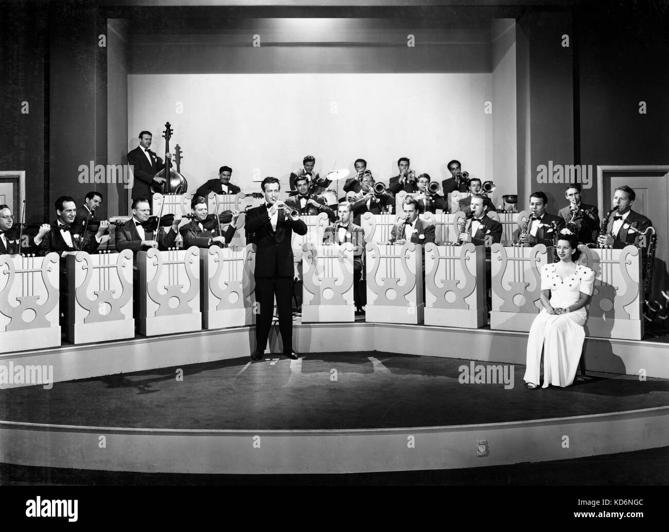 Harry James - auf der Bühne - Amerikanische turmpet Player - mit seiner Band The Music Makers - 1939 gegründet - 15. März 1916 - 5. Juli 1983 Stockfoto