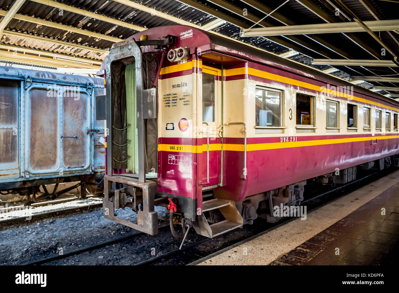 Ein Waggon auf der Seite Titel At Hua Lamphong Bahnhof Bangkok Thailand. Stockfoto