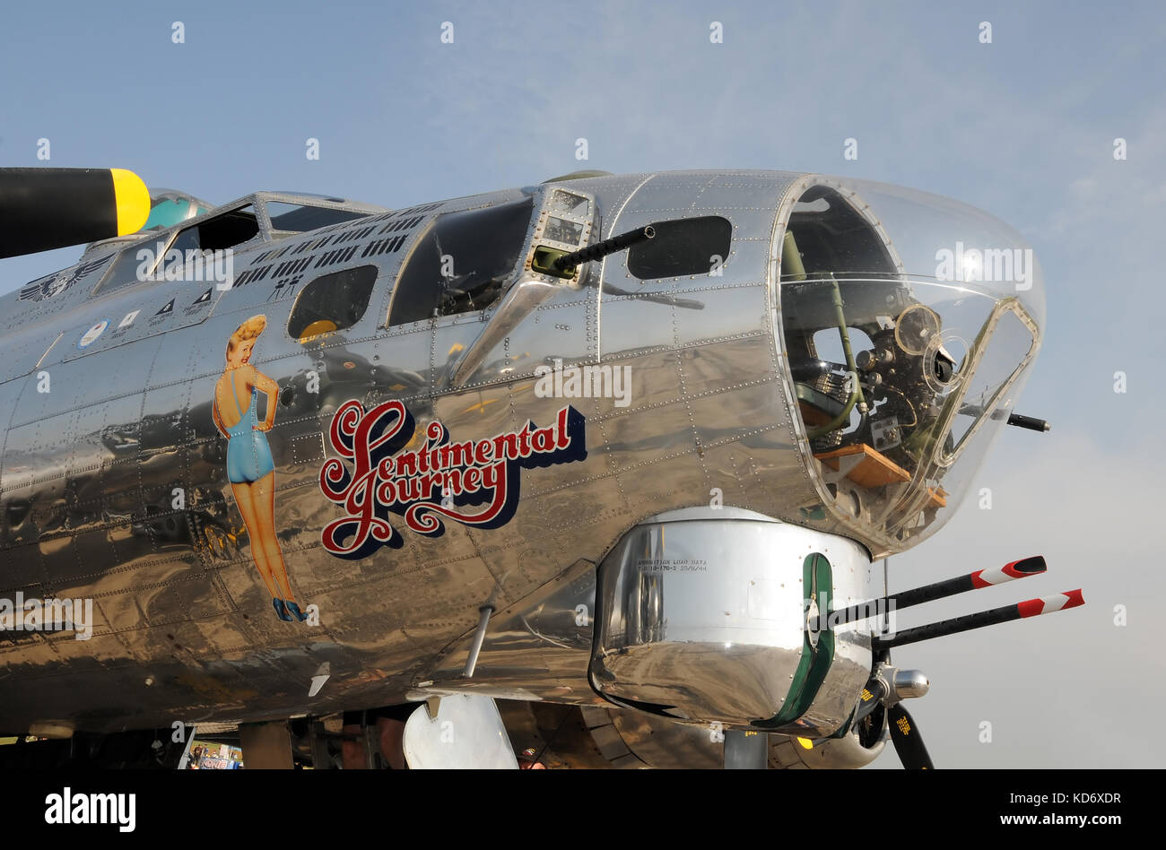 Ypsilanti, Michigan: August 8, 2010: Zweiten Weltkrieg Flying Fortress Nase Art. Das Flugzeug ist ein 1944 Boeing B-17 g c/N 44-83514's entimental Journey" Stockfoto