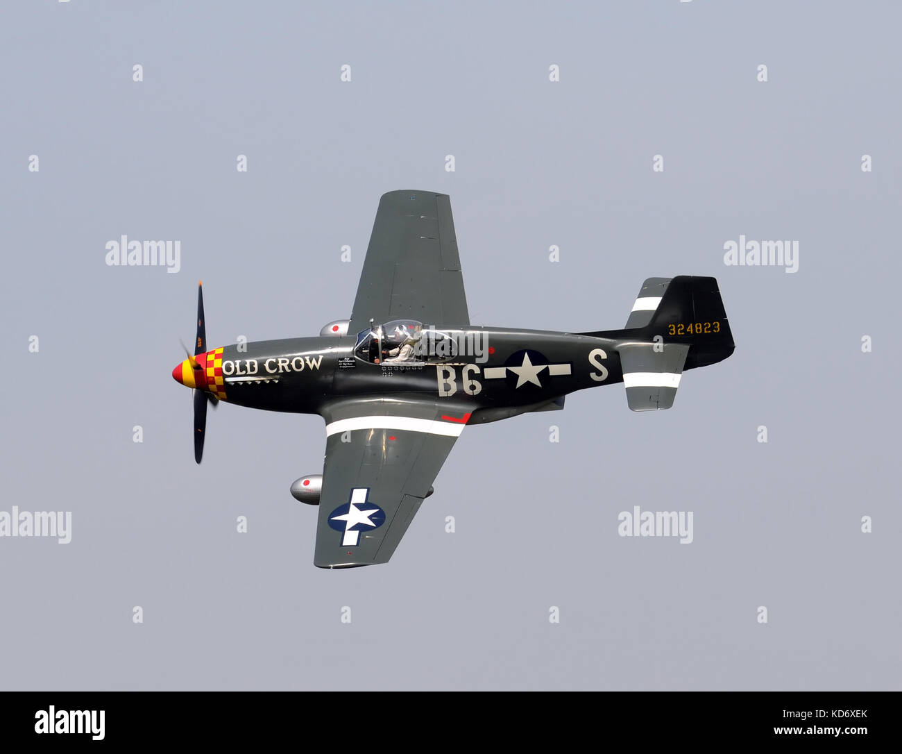 Ypsilanti, Michigan - augist 8, 2010: legendären Zweiten Weltkrieg Amerikanische Kampfjets P-51 Mustang. Dies ist eine seltene frühe Serie p-51 b Version namens 'Old Crow' Stockfoto