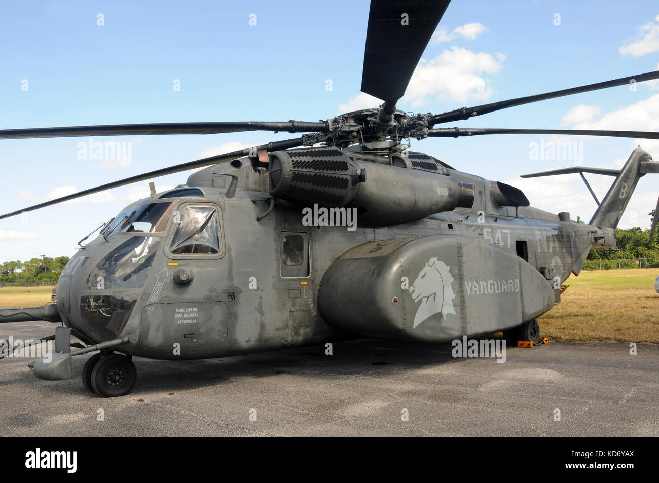 Stuart - 12. November: US Navy MH-53 Sea Dragon Hubschrauber stoppt in Stuart, Florida am 12. November 2011. Die schweren Helikopter wird gesehen, wie anfällig für Stockfoto