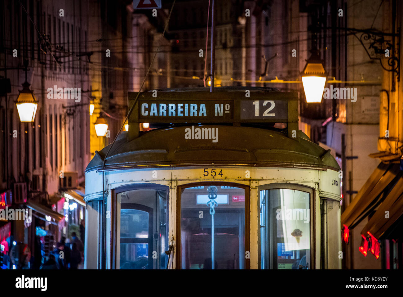 Straßenbahn 28 in Lissabon Stockfoto