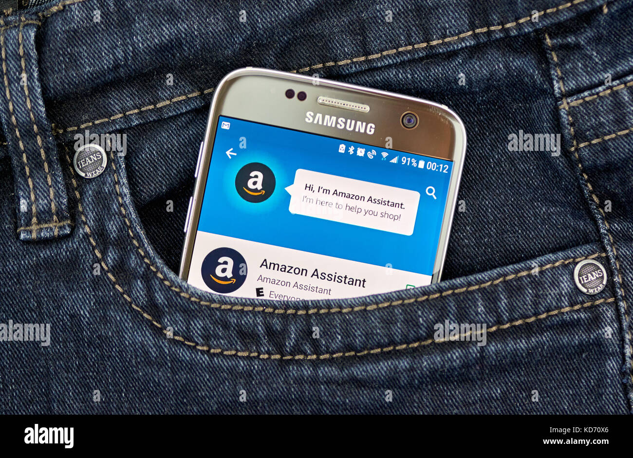 Montreal, Kanada - 29. September 2017: Amazon assistant App auf Samsung S7 in Blue Jeans Tasche. Die amazon Assistant ist eine kostenlose Suite von Software appli Stockfoto