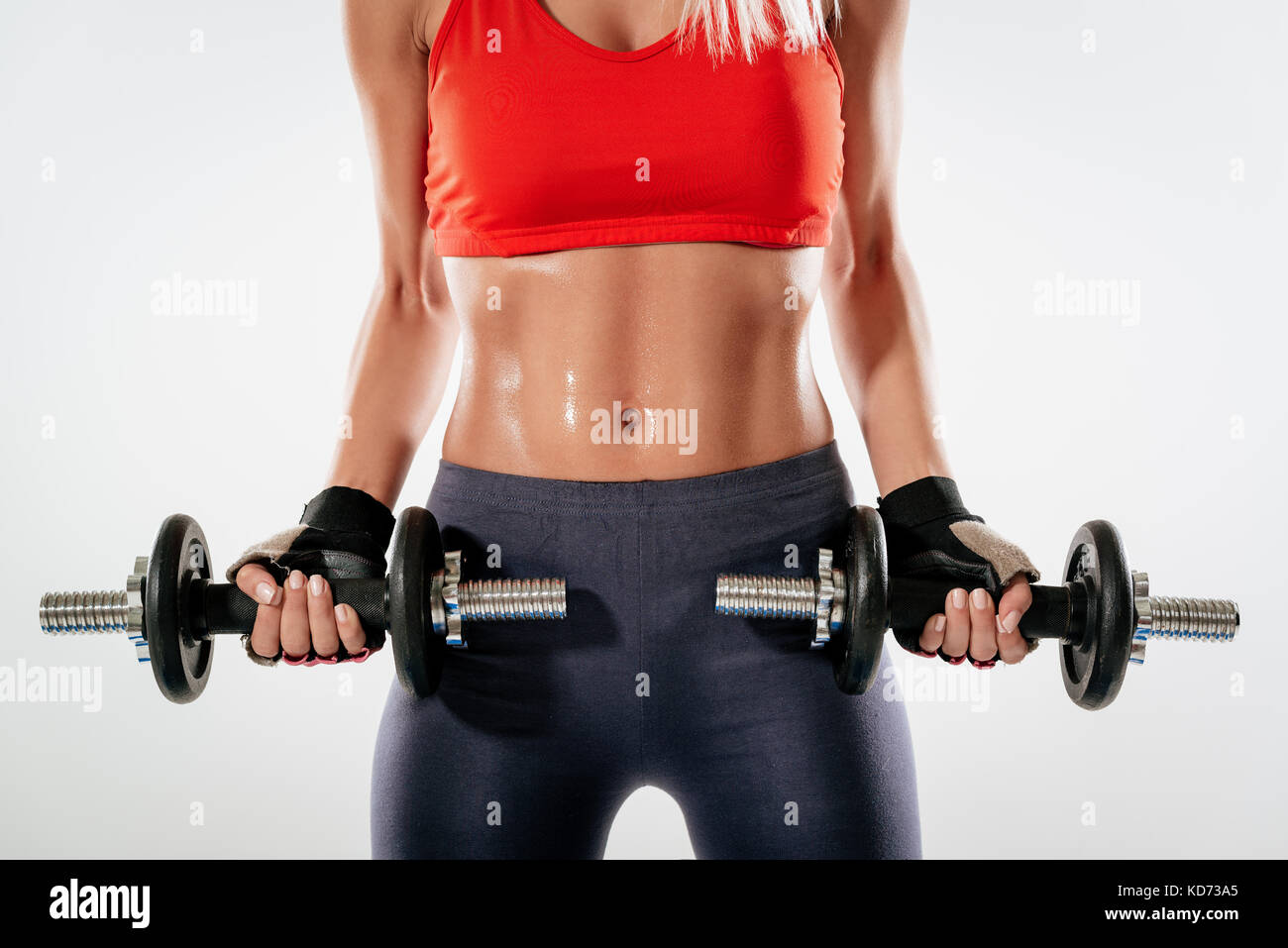 Nahaufnahme eines Junge muskulöse Frau Hanteln. sport Fitness Concept. Stockfoto