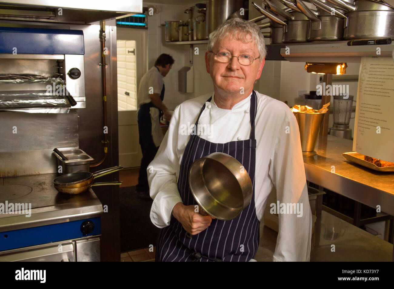 Küchenchef/Gastronom Shaun Hill mit seinem Restaurant The Walnut Tree, Abergavenny, Wales. Stockfoto