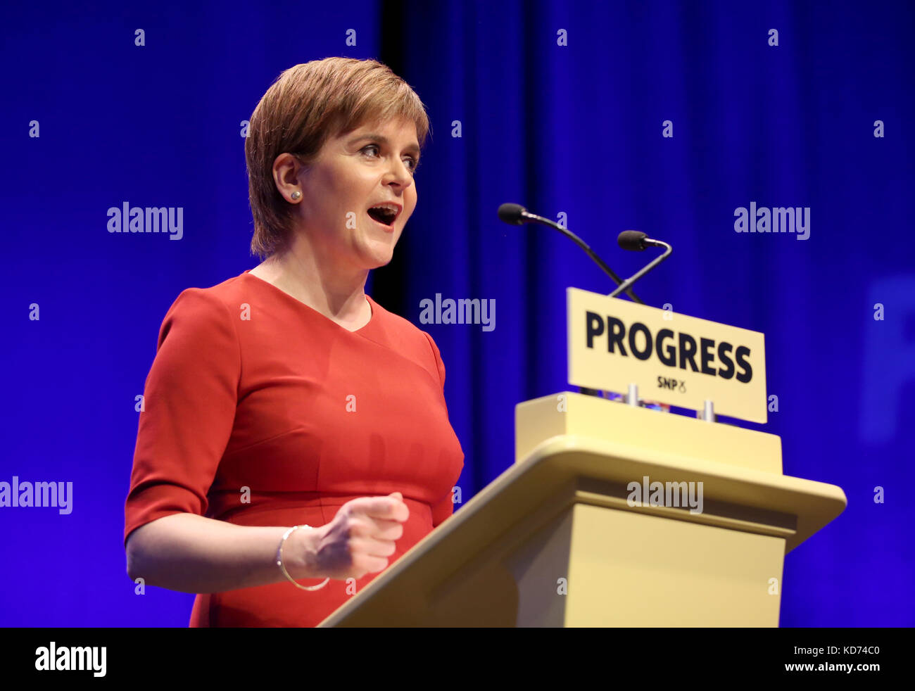 Erste Ministerin Nicola Sturgeon hält ihre Keynote-Rede auf der Konferenz der Scottish National Party im SEC Centre in Glasgow. Stockfoto