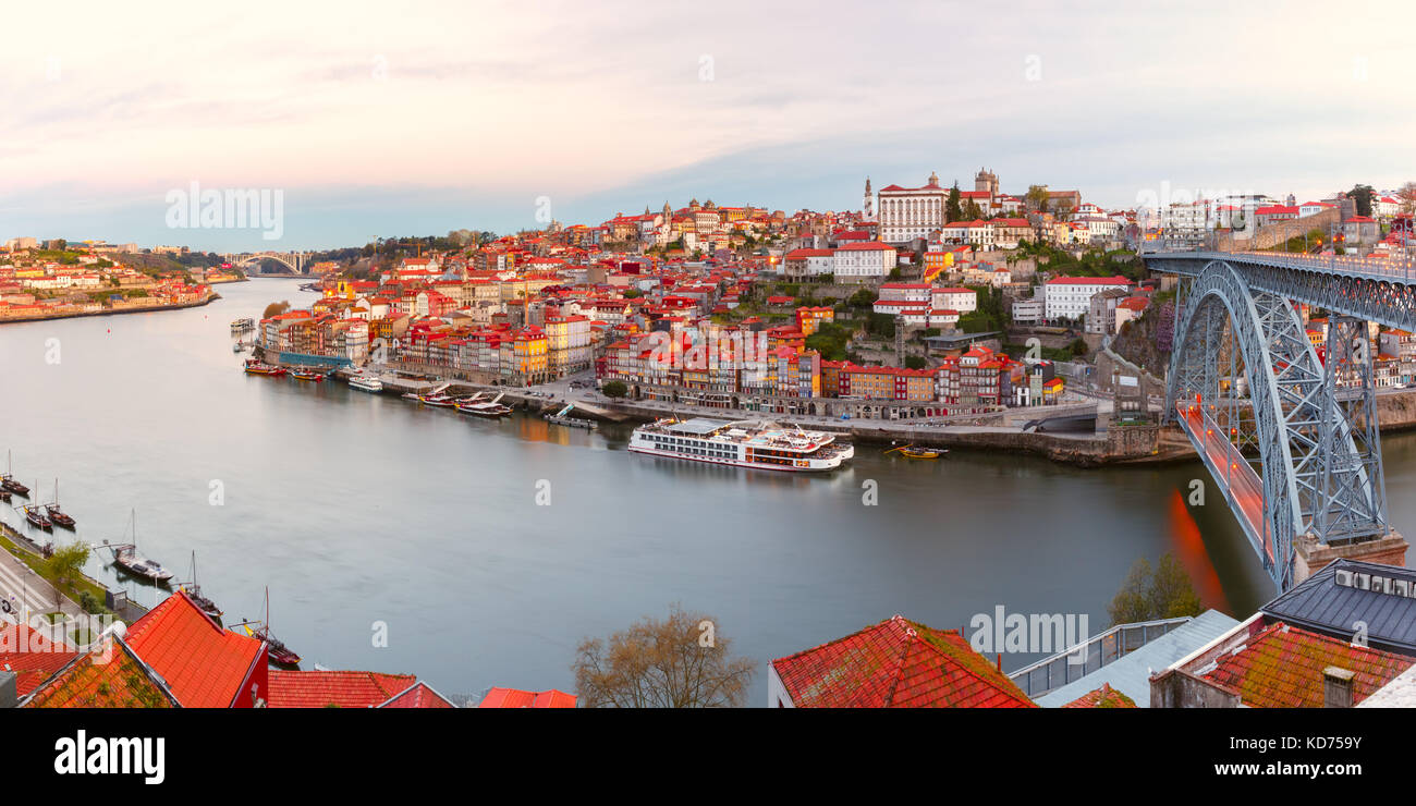 Die Altstadt und den Fluss Douro in Porto, Portugal. Stockfoto