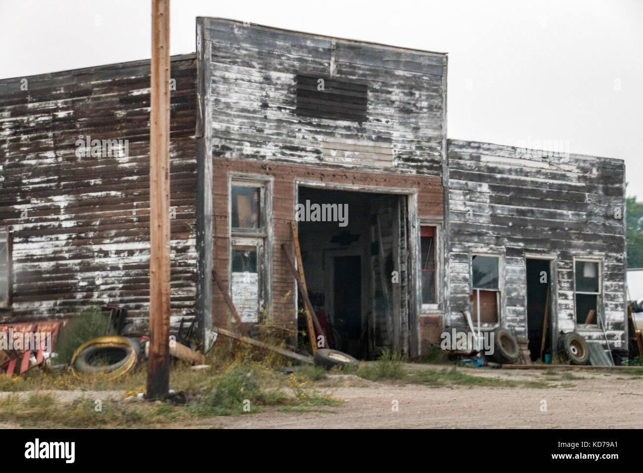 Eine verfallene Garage in Montana. Stockfoto