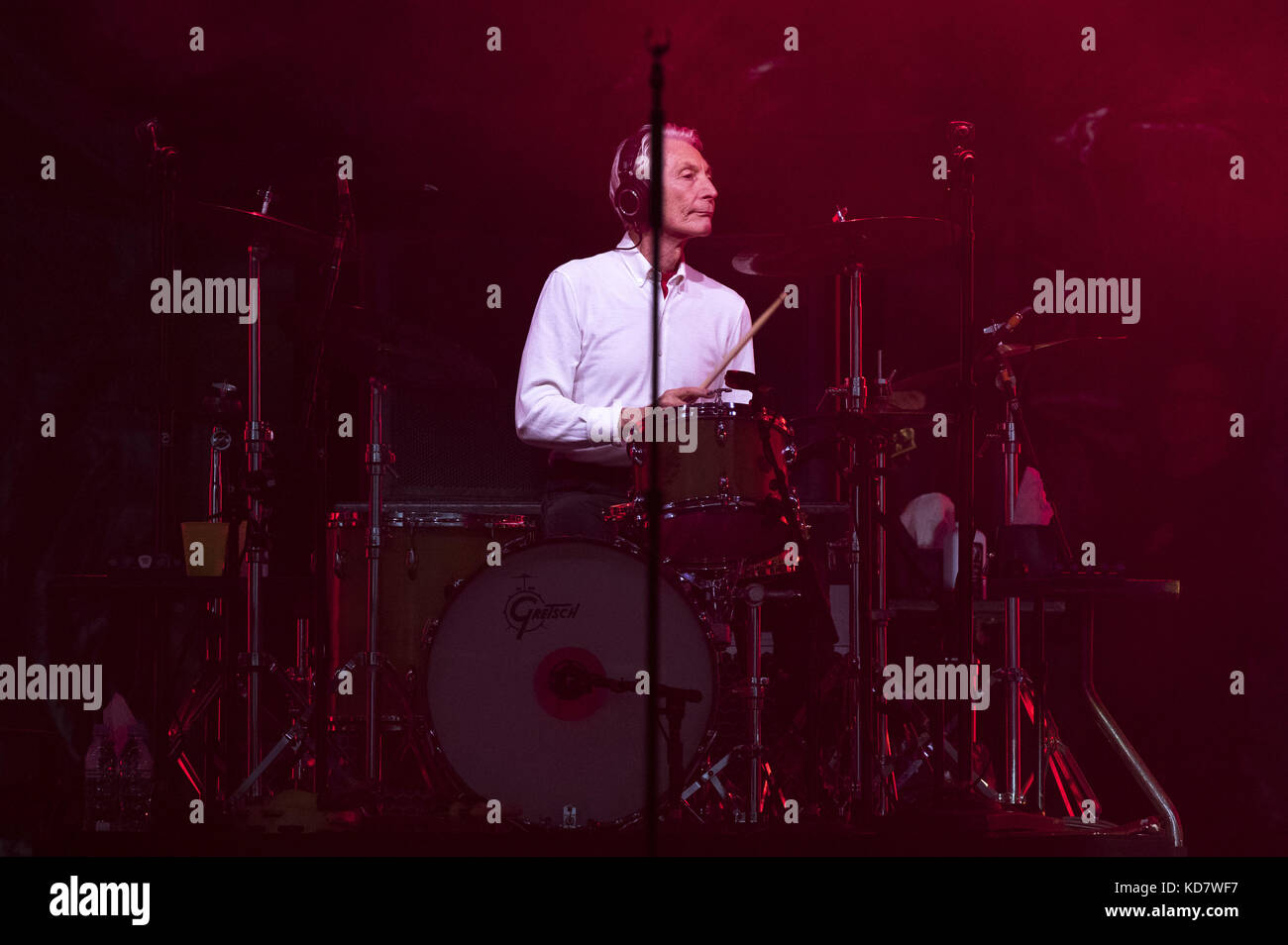 Düsseldorf, Deutschland. Oktober 2017. Charlie Watts von den Rolling Stones tritt live auf der Bühne während der No Filter Europe Tour am 9. Oktober 2017 in der Esprit Arena in Düsseldorf auf. | weltweite Nutzung Guthaben: dpa/Alamy Live News Stockfoto